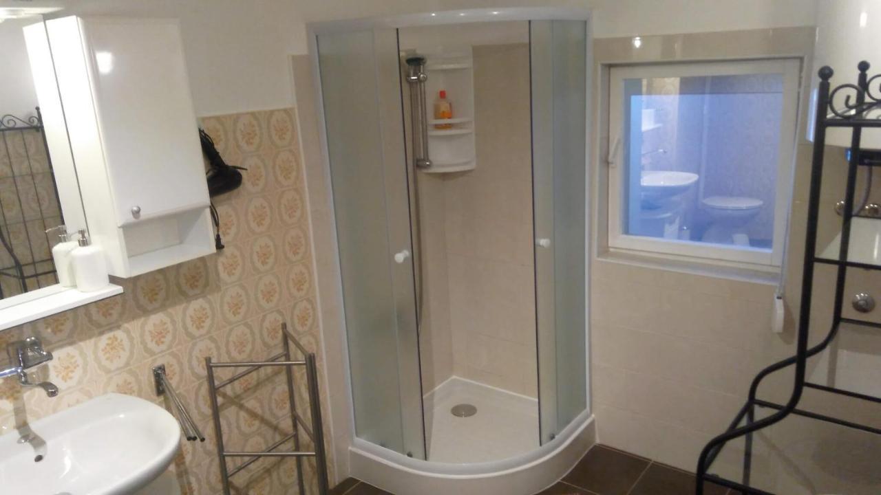 Apartmani Lela Selce Eksteriør bilde